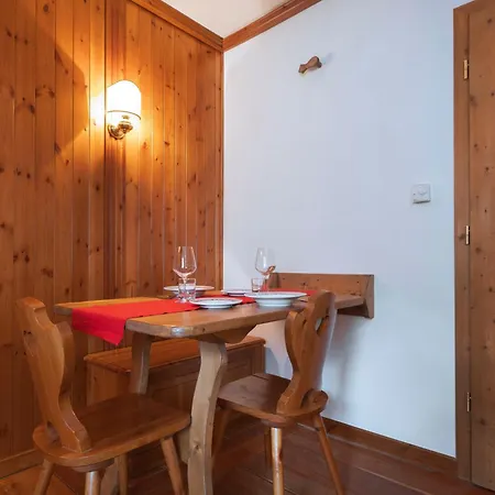 Lejlighed Guesthost - Cortina Heart Retreat With Parking