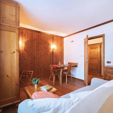 Apartment Guesthost - Cortina Heart Retreat With Parking Cortina d'Ampezzo