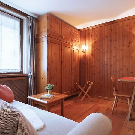 Guesthost - Cortina Heart Retreat With Parking *