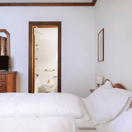 Lejlighed Guesthost - Cortina Heart Retreat With Parking *