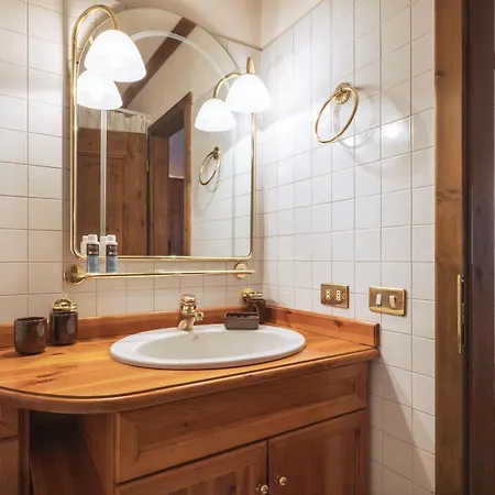 Lejlighed Guesthost - Cortina Heart Retreat With Parking *