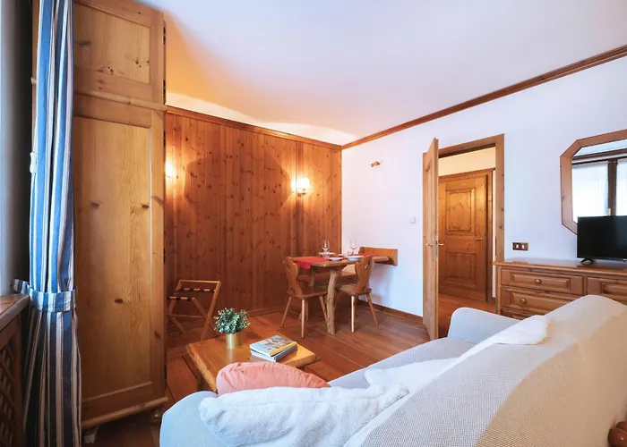Apartment Guesthost - Cortina Heart Retreat With Parking Cortina d'Ampezzo