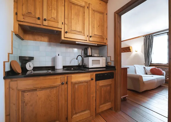 Guesthost - Cortina Heart Retreat With Parking