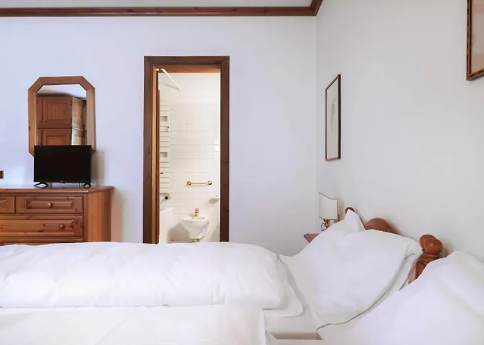 Apartment Guesthost - Cortina Heart Retreat With Parking *