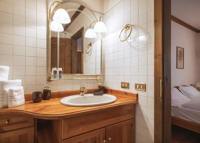 Apartment Guesthost - Cortina Heart Retreat With Parking *